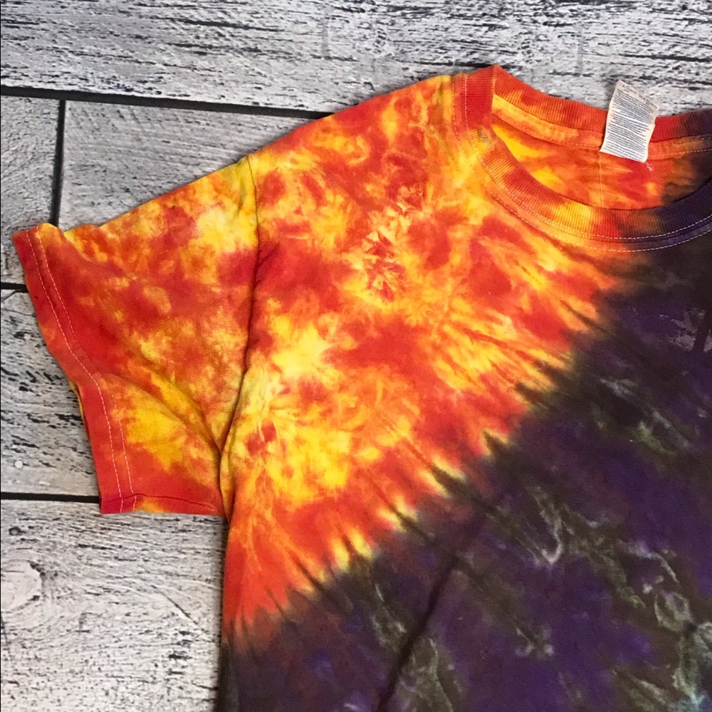 Gildan size small sun and earth tie dye made in Hawaii - Picture 3 of 5